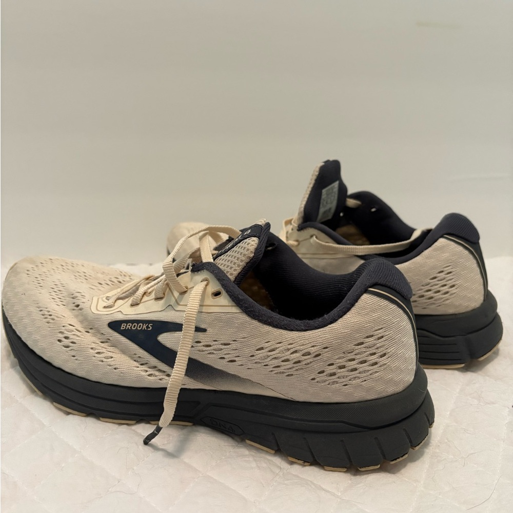 Brooks Women's Anthem 4 Running Shoes Cream, Size 10